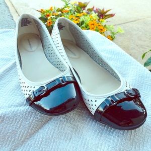 Women’s Solesenseability Flats 9 1/2 med